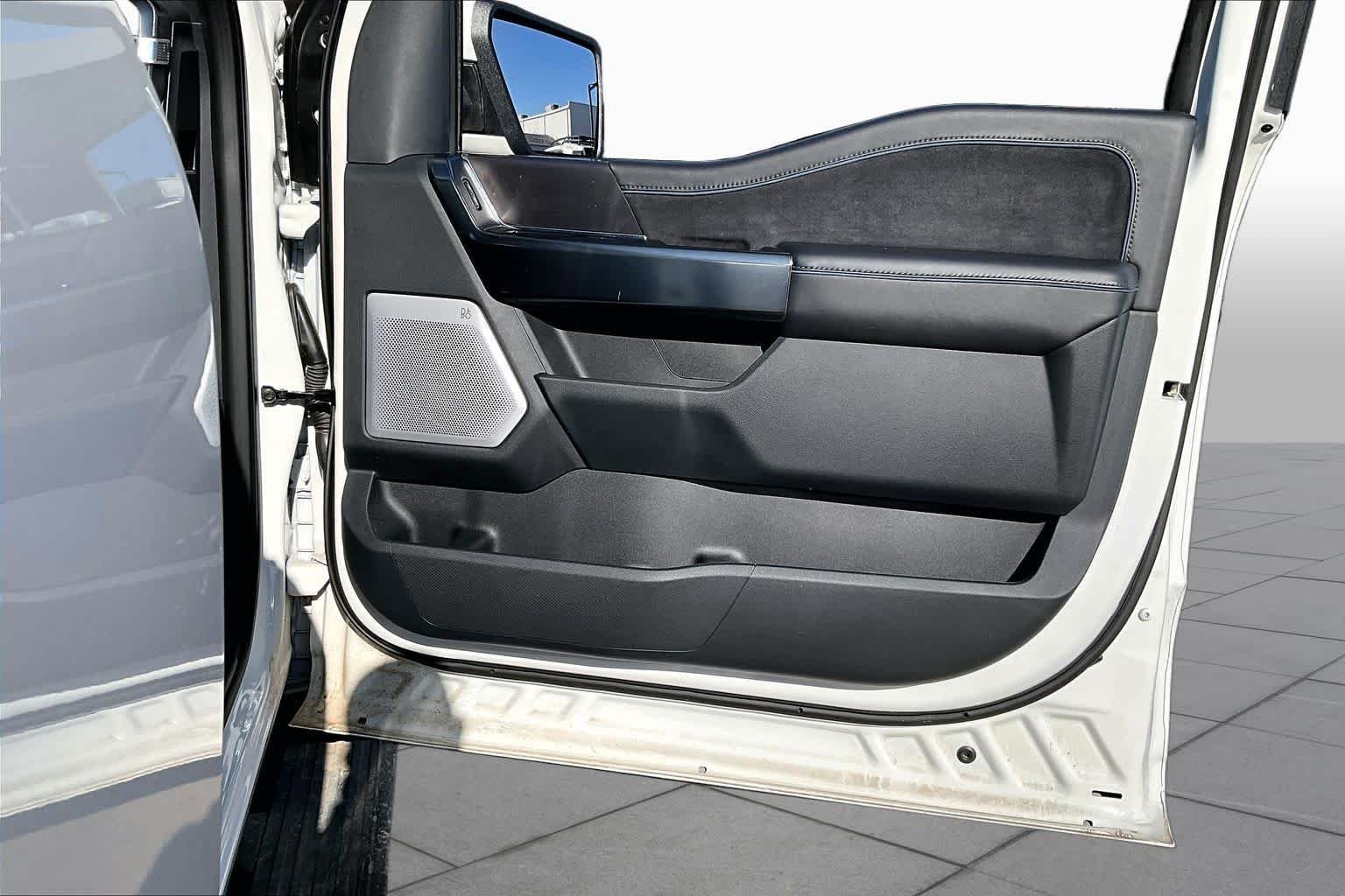 Used 2025 Star White Metallic Tri-Coat Ford Platinum image 25