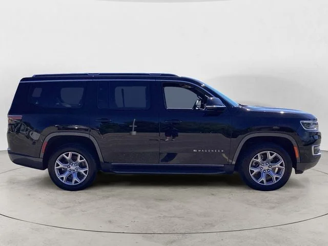 Used 2022 Diamond Black Crystal Pearlcoat Jeep Series II image 6