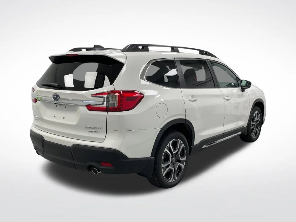 New 2026 CRYSTAL WHITE PEARL Subaru Limited 7-Passenger image 4