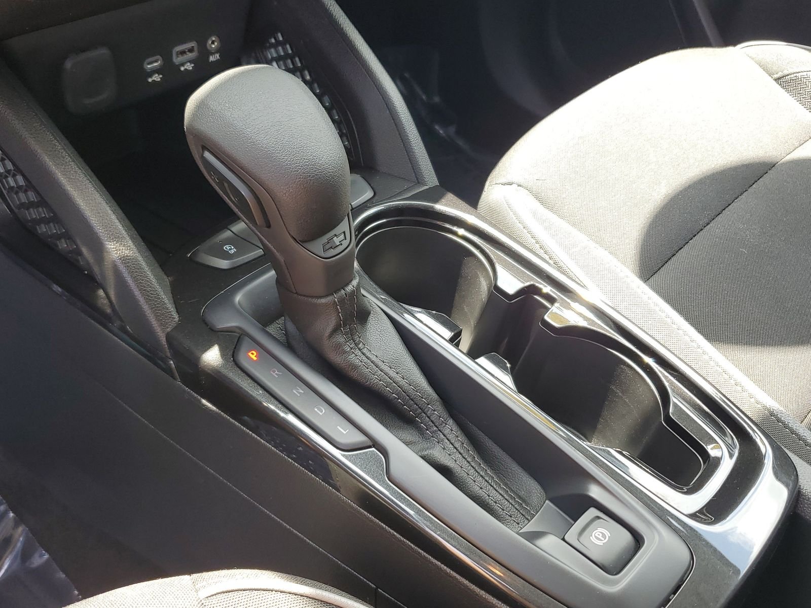 Used 2022 White Chevrolet LS image 18