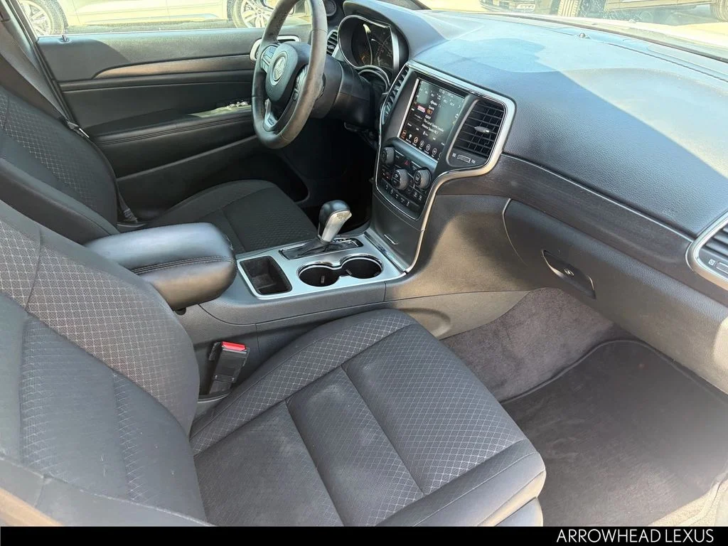 Used 2018 White Jeep Laredo E image 32