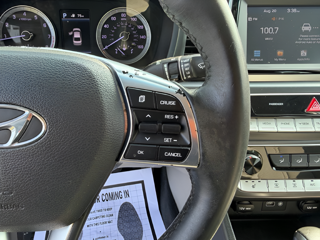 Used 2018 White Hyundai SEL image 12