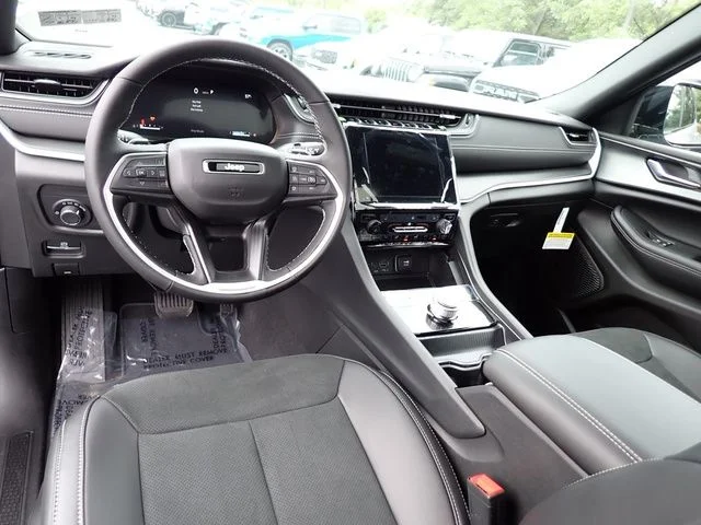 2025 Jeep Grand Cherokee L Altitude - Photo 13
