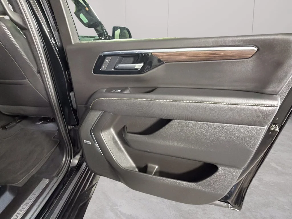 Used 2025 Black Chevrolet Premier image 36