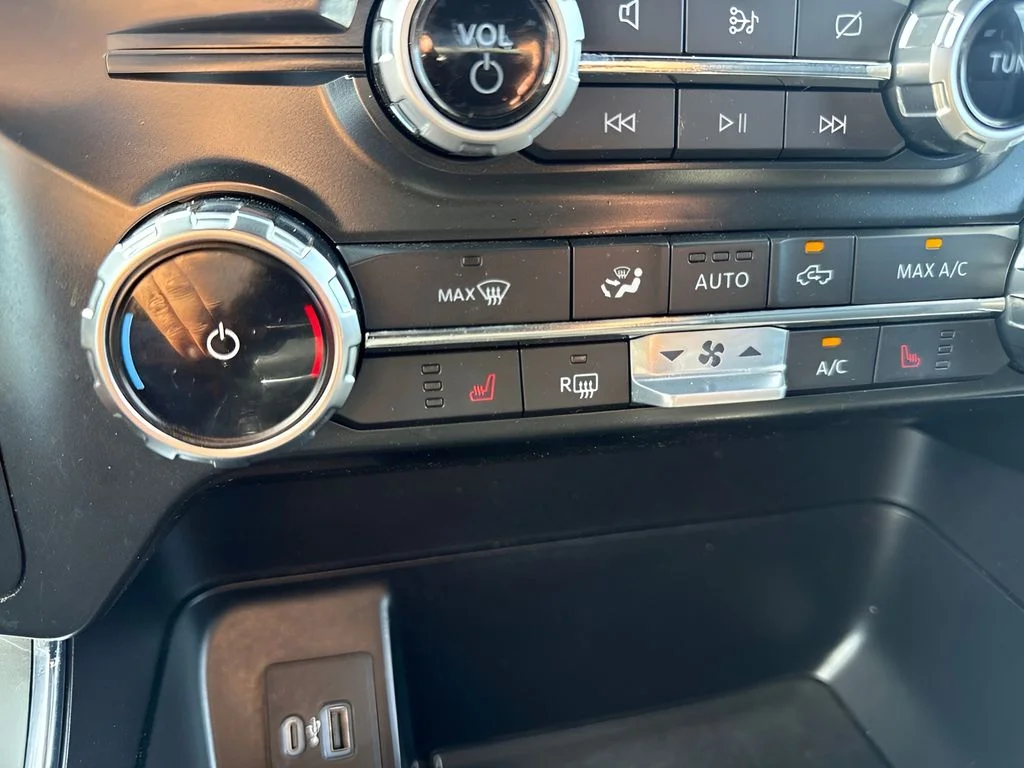 Used 2022 Silver Ford XLT image 12