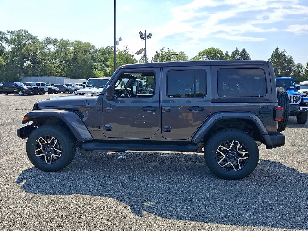 New 2027 Granite Crystal Metallic Clearcoat Jeep Sahara image 5