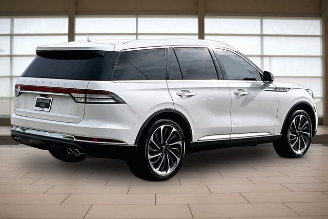 Used 2021 White Lincoln Reserve image 2