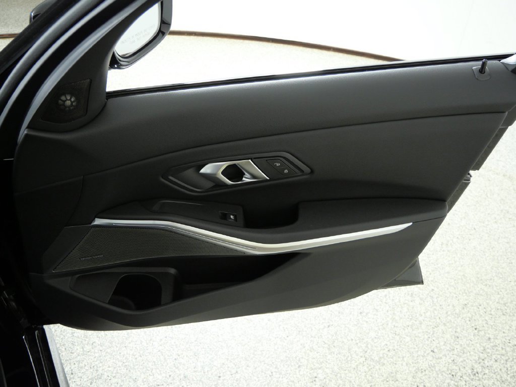 New 2026 Black Sapphire Metallic BMW 330i xDrive image 19