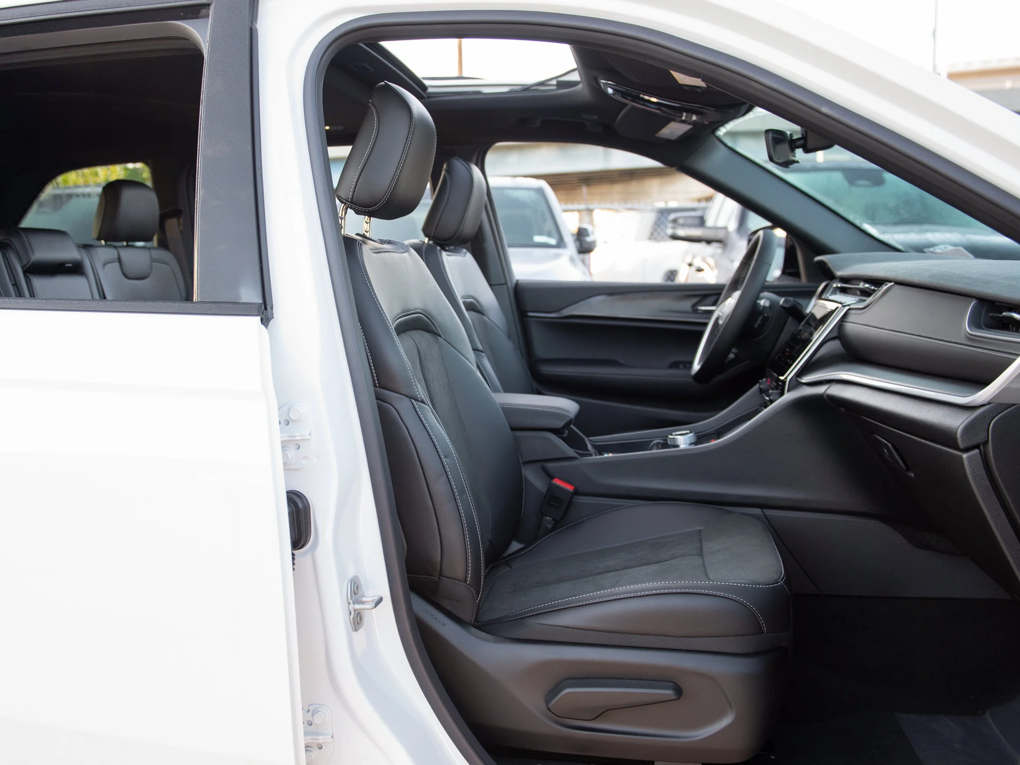 Used 2025 White Jeep Altitude* 4x4, Sunroof, Remote Start, Trailer Tow Package image 24