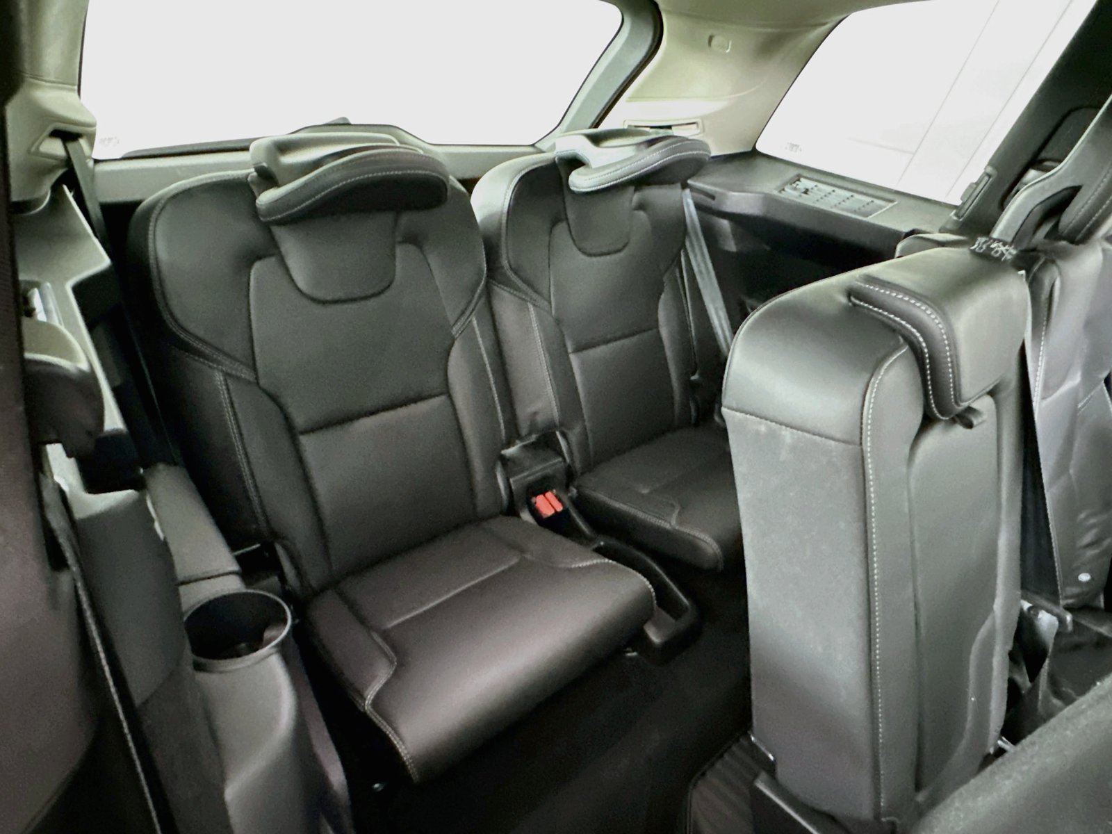 Used 2023 Silver Dawn Metallic Volvo Ultimate image 29