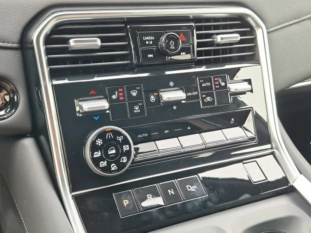 New 2026 Aspen White TriCoat Nissan SL image 14