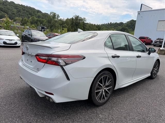 Used 2023 White Toyota SE image 13