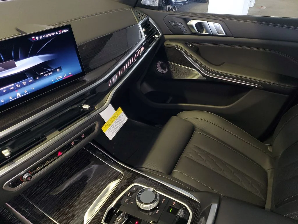 New 2027 Dravit Grey Metallic BMW M60i image 21