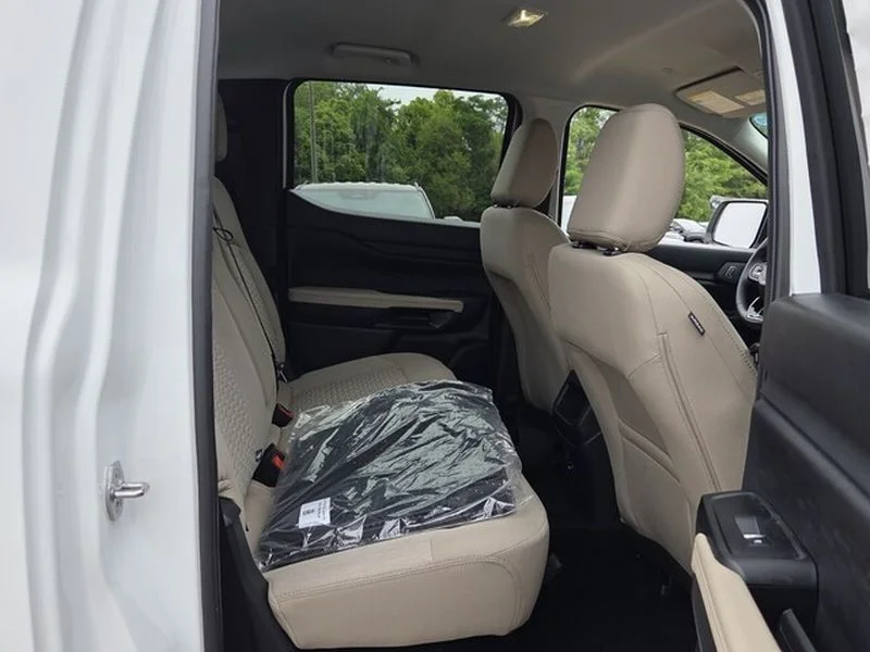 New 2026 Oxford White Ford XLT image 14