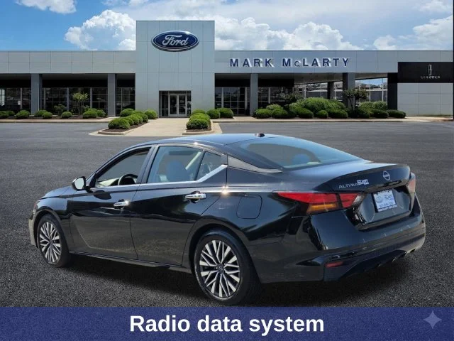 Used 2025 Black Nissan 2.5 SV image 3
