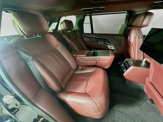 Used 2024  Land Rover Autobiography image 27