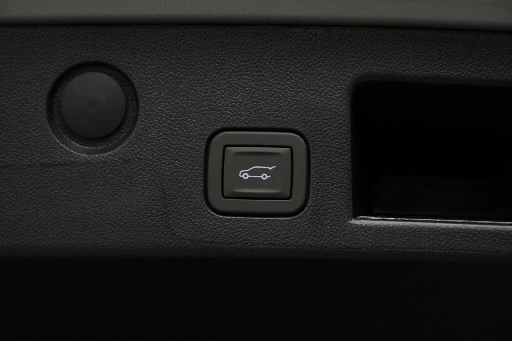 New 2027 Sterling Gray Metallic Chevrolet AWD LT image 24