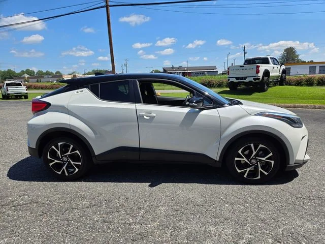 Used 2020 White Toyota XLE image 9