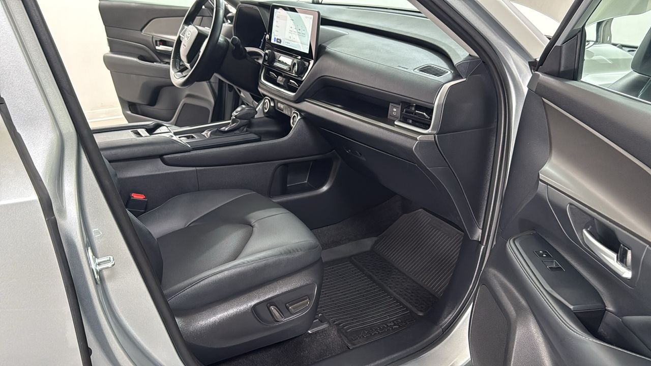 Used 2024 Silver Toyota XLE image 18