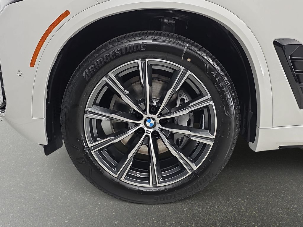 New 2026 Mineral White Metallic BMW xDrive40i image 32
