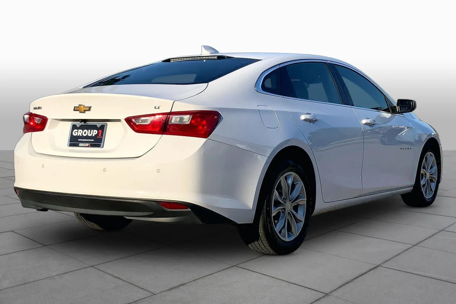 Used 2024 Summit White Chevrolet LT image 13