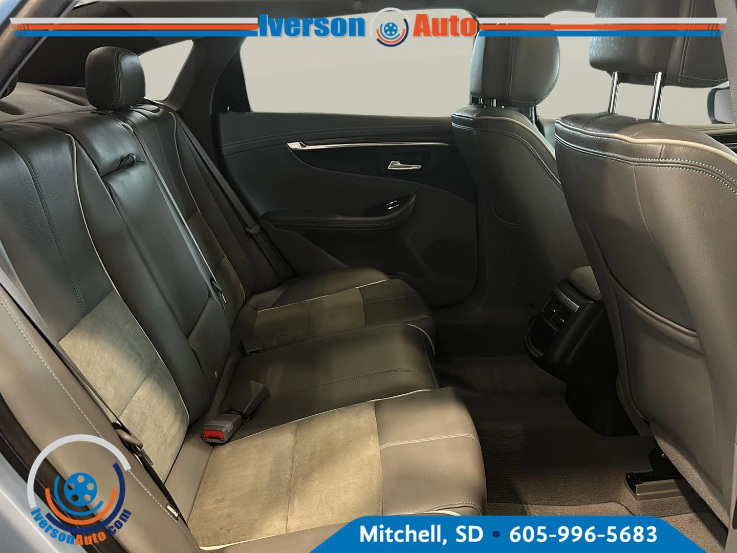 Used 2014 Silver Topaz Metallic Chevrolet LT image 30