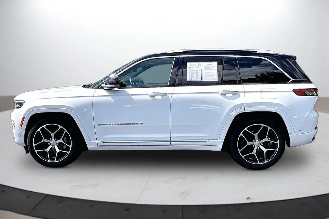 Certified Used 2022 White Jeep Summit Reserve image 5
