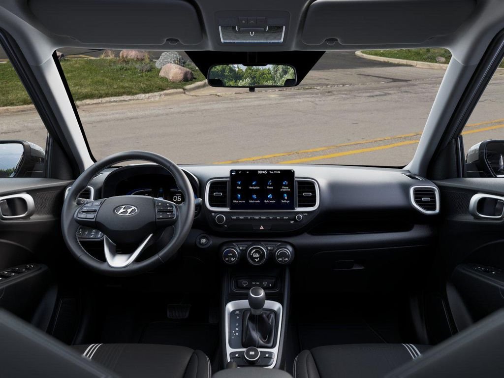 2025 Hyundai Venue Limited - Photo 13