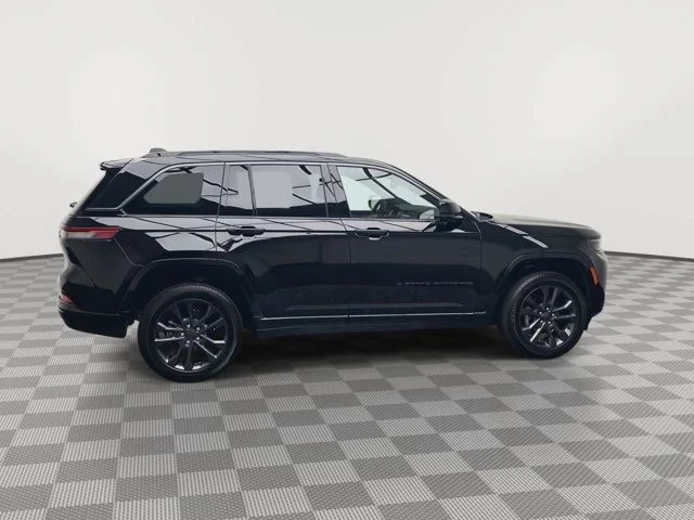 Used 2026 Diamond Black Crystal Pearlcoat Jeep Limited Reserve image 43