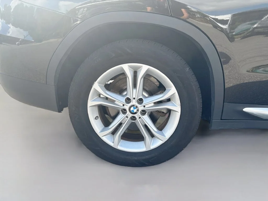Used 2019 Green BMW sDrive30i image 11