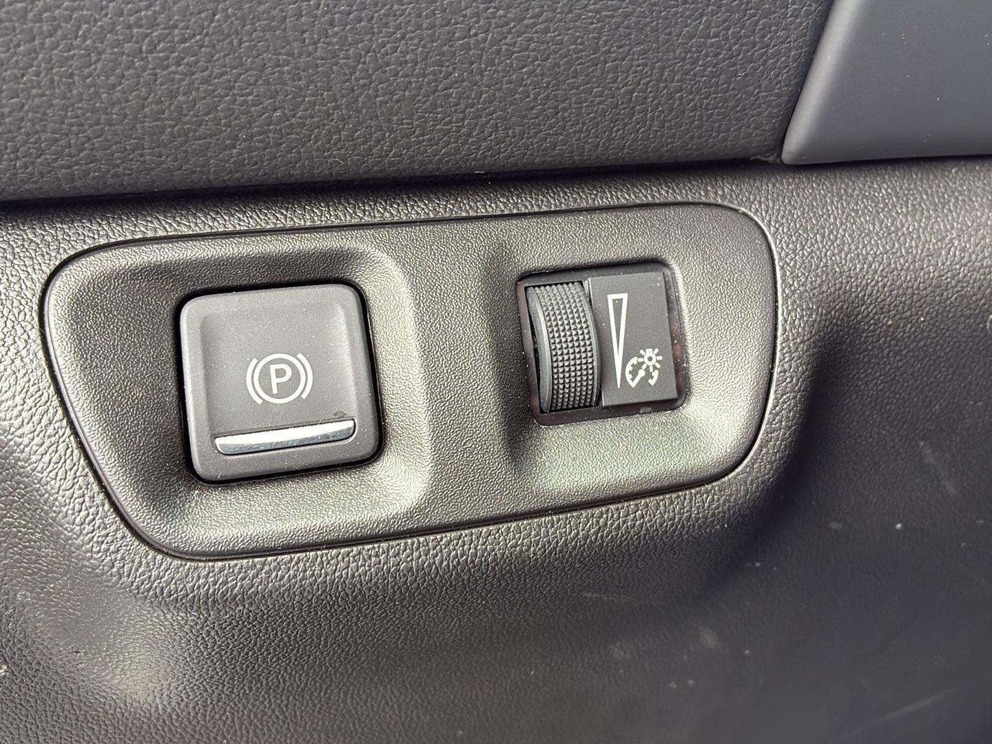 Used 2023 Summit White GMC AT4 image 10