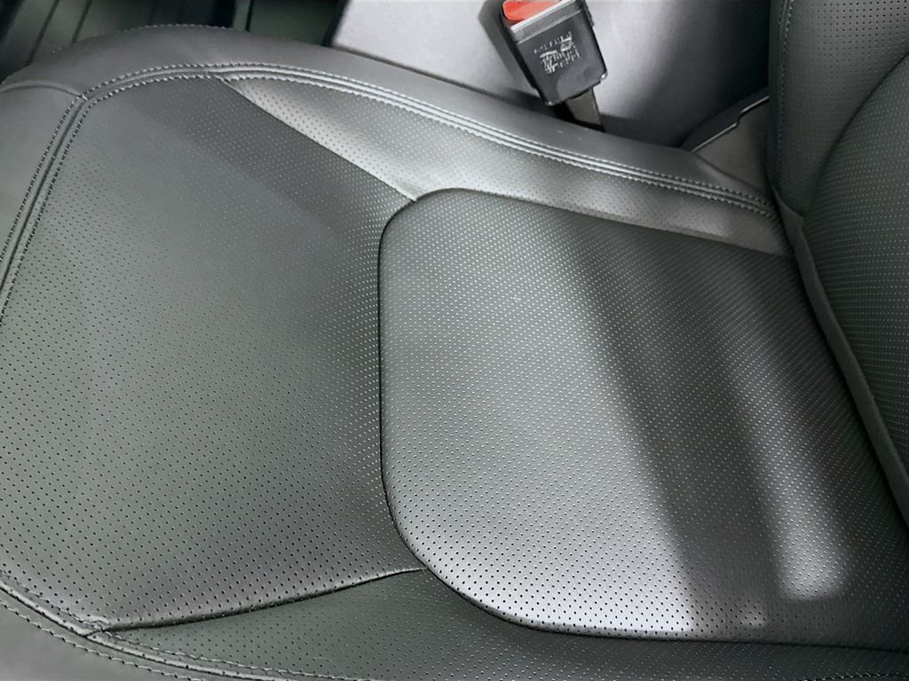 New 2026 Fuji White Land Rover X-Dynamic SE image 21