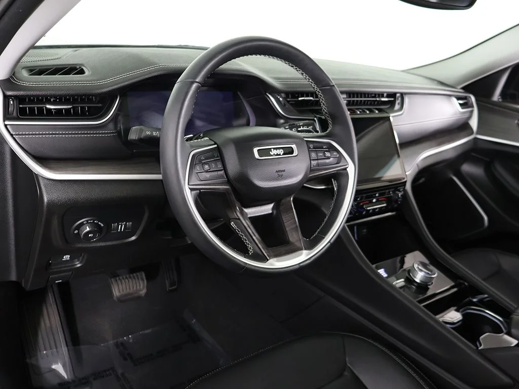Used 2022 Gray Jeep Limited image 32