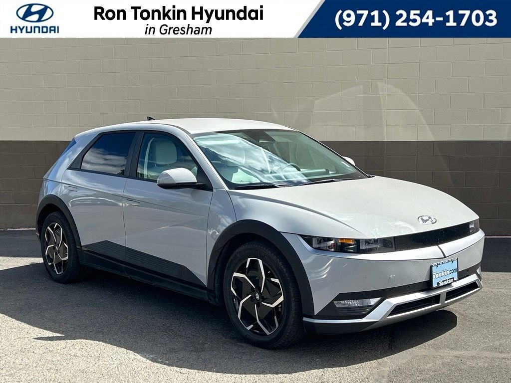 Used 2023 Gray Hyundai SEL image 1