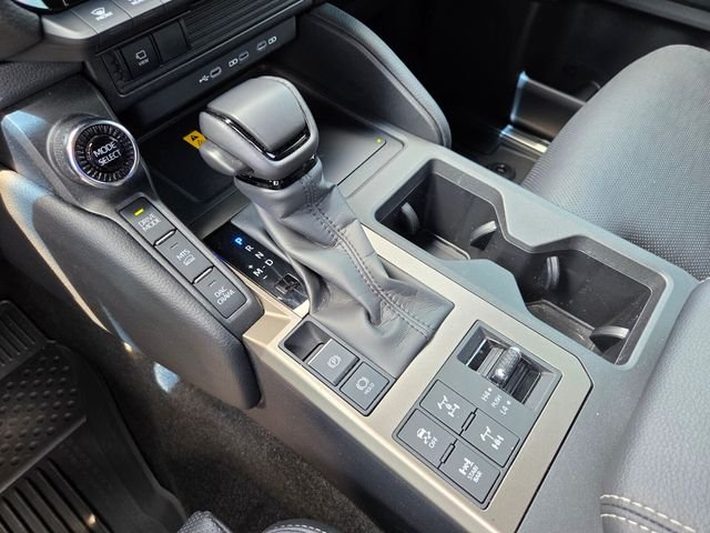 Used 2025  Toyota Base image 28