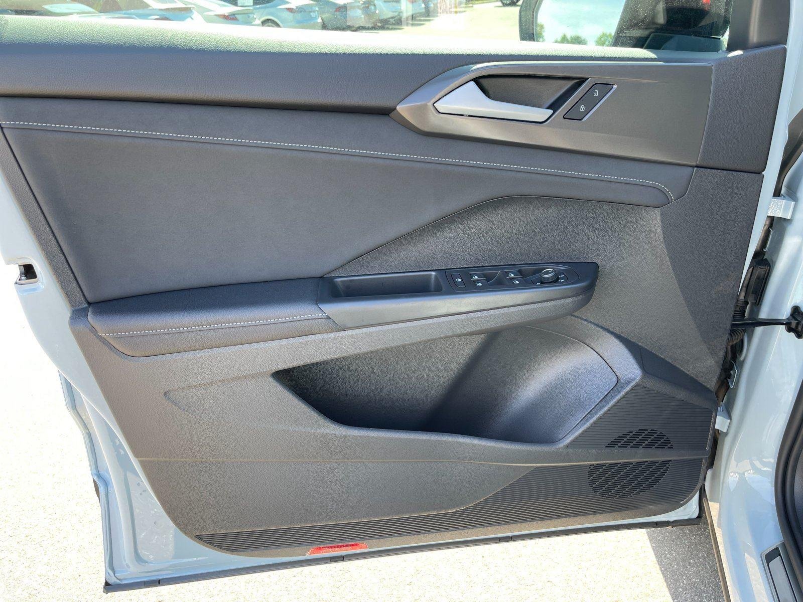 New 2026 Monument Gray w/Deep Black Roof Volkswagen SE Black image 13