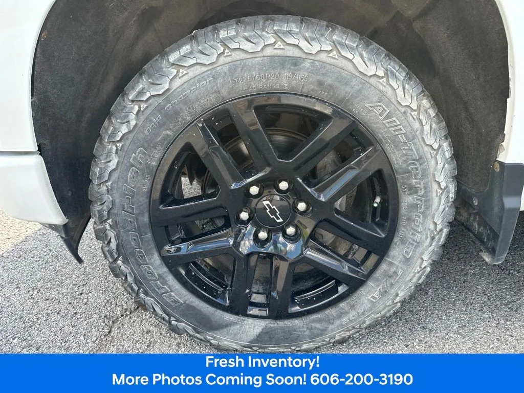 Used 2023  Chevrolet Custom image 9