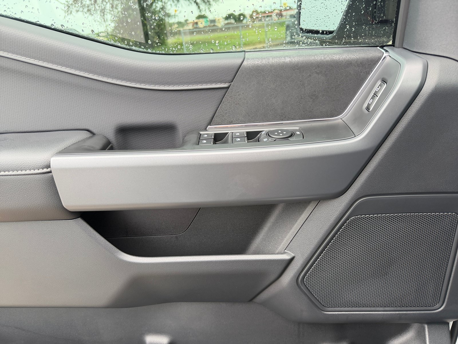 New 2026 Oxford White Ford XLT image 17