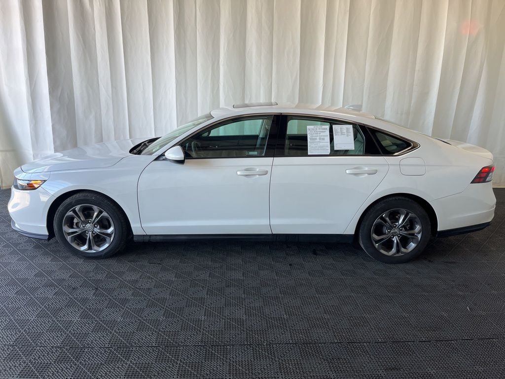 Used 2023 White Honda EX image 28