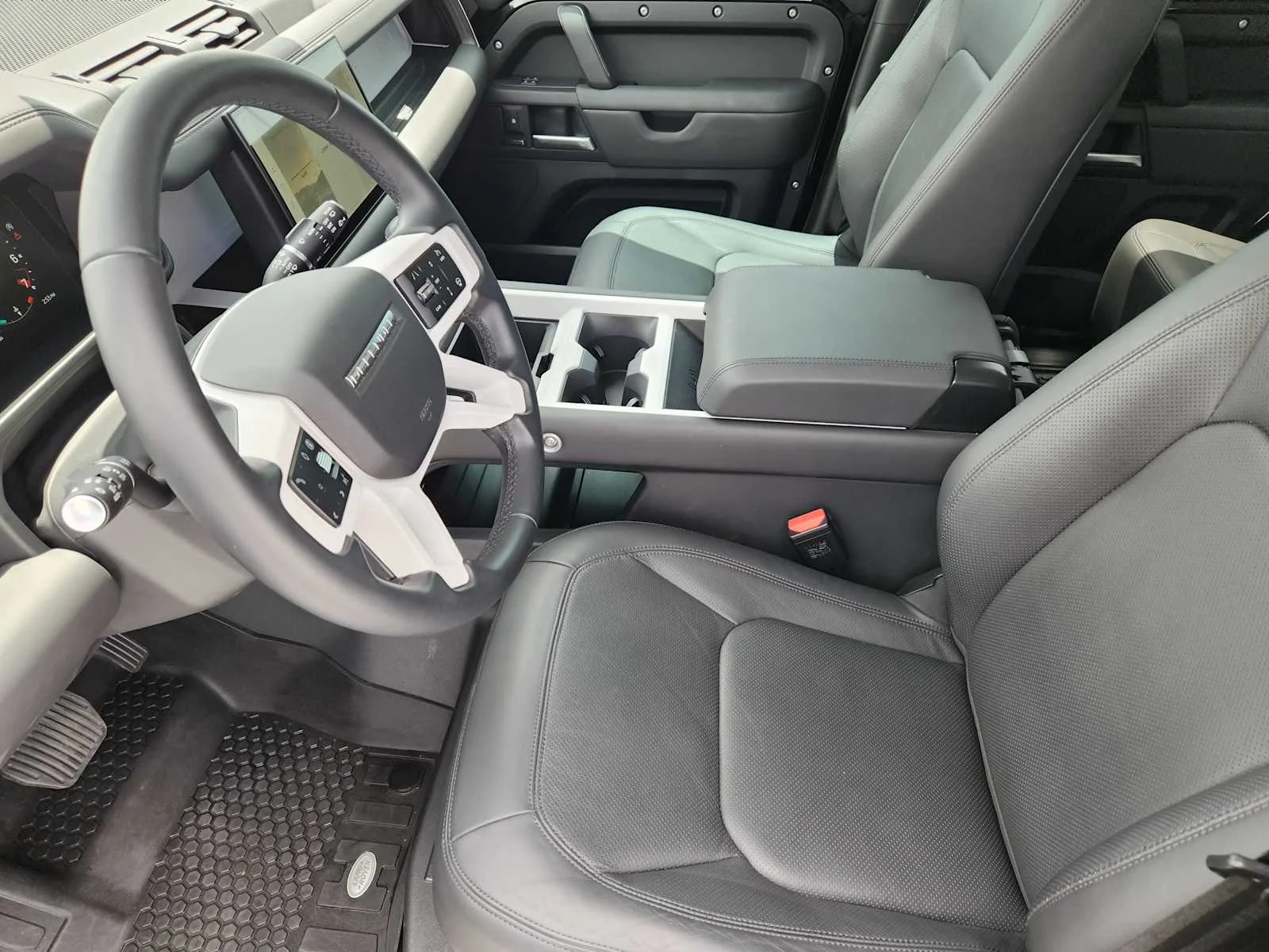 Certified Used 2025 Santorini Black Metallic Land Rover X-Dynamic SE image 12