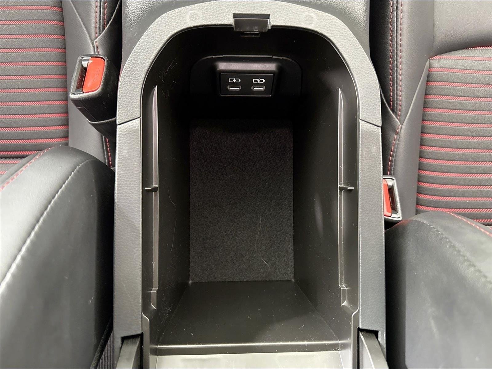 2025 Toyota RAV4 XSE - Photo 36