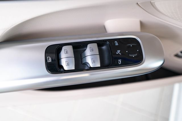 New 2026 Polar White Mercedes-Benz C 300 image 19