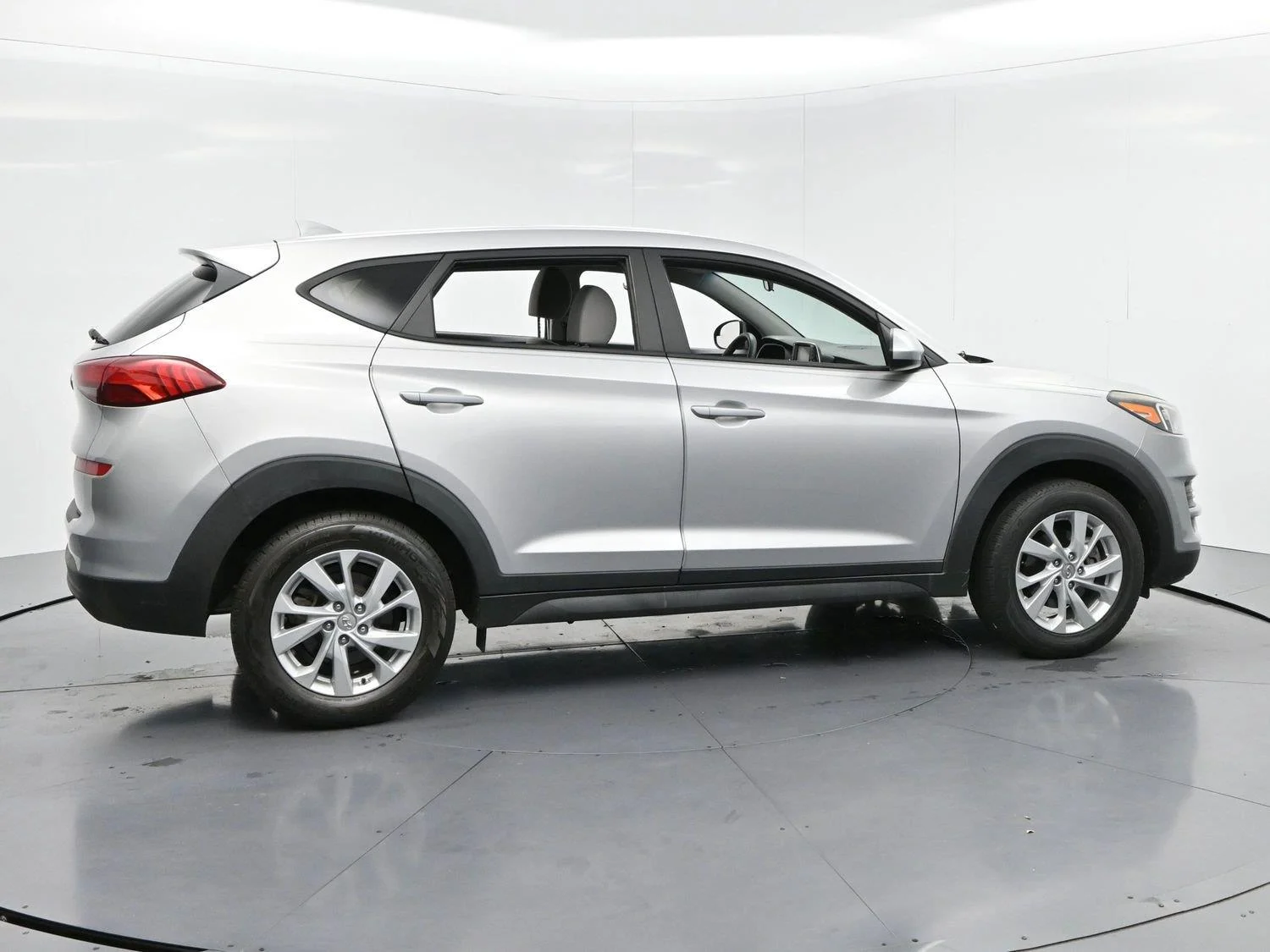 Used 2020 Stellar Silver Hyundai SE image 8