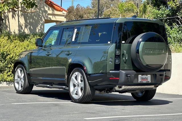New 2026 Woolstone Green Land Rover X-Dynamic SE image 3