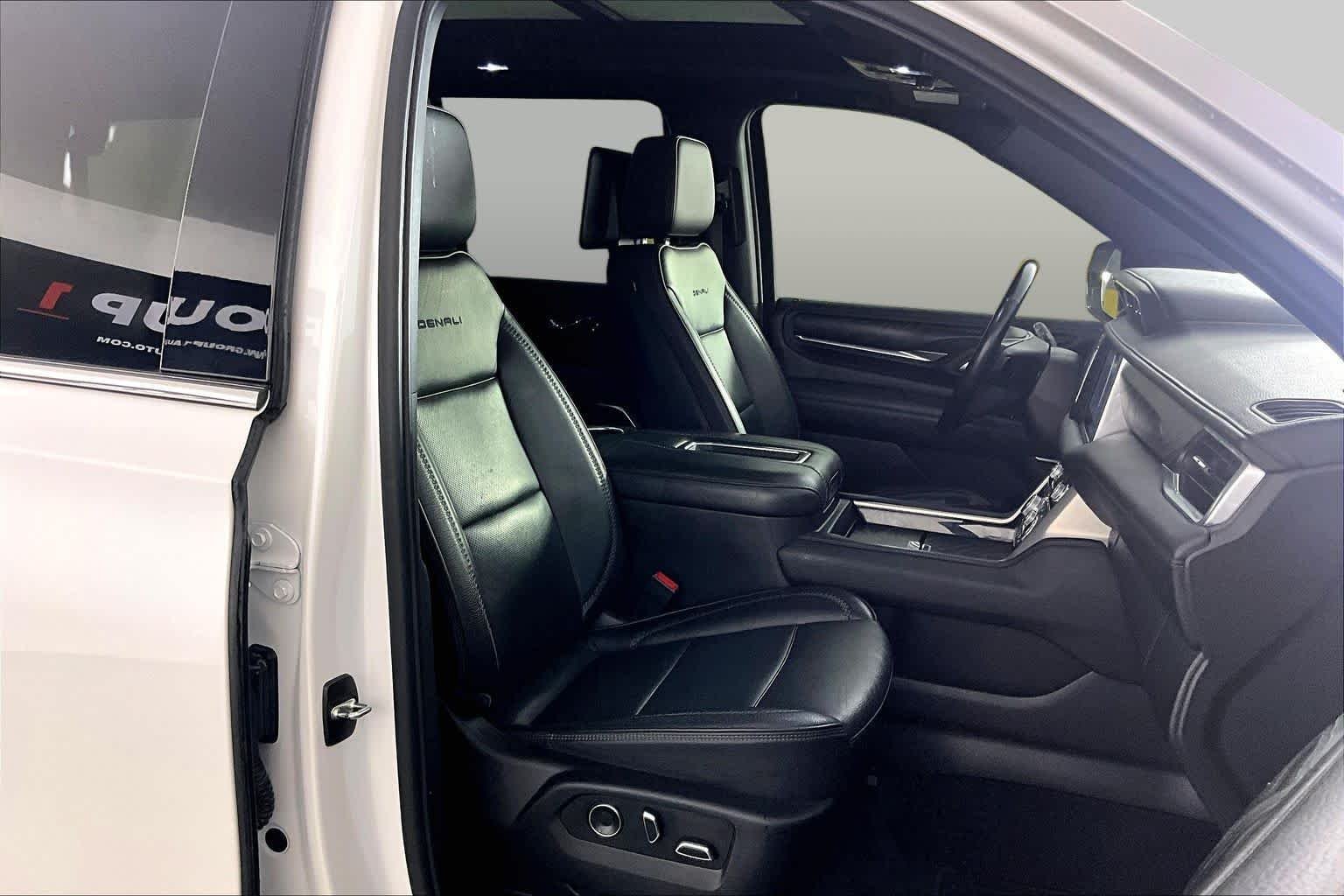 Used 2021 White Frost Tricoat GMC Denali image 9