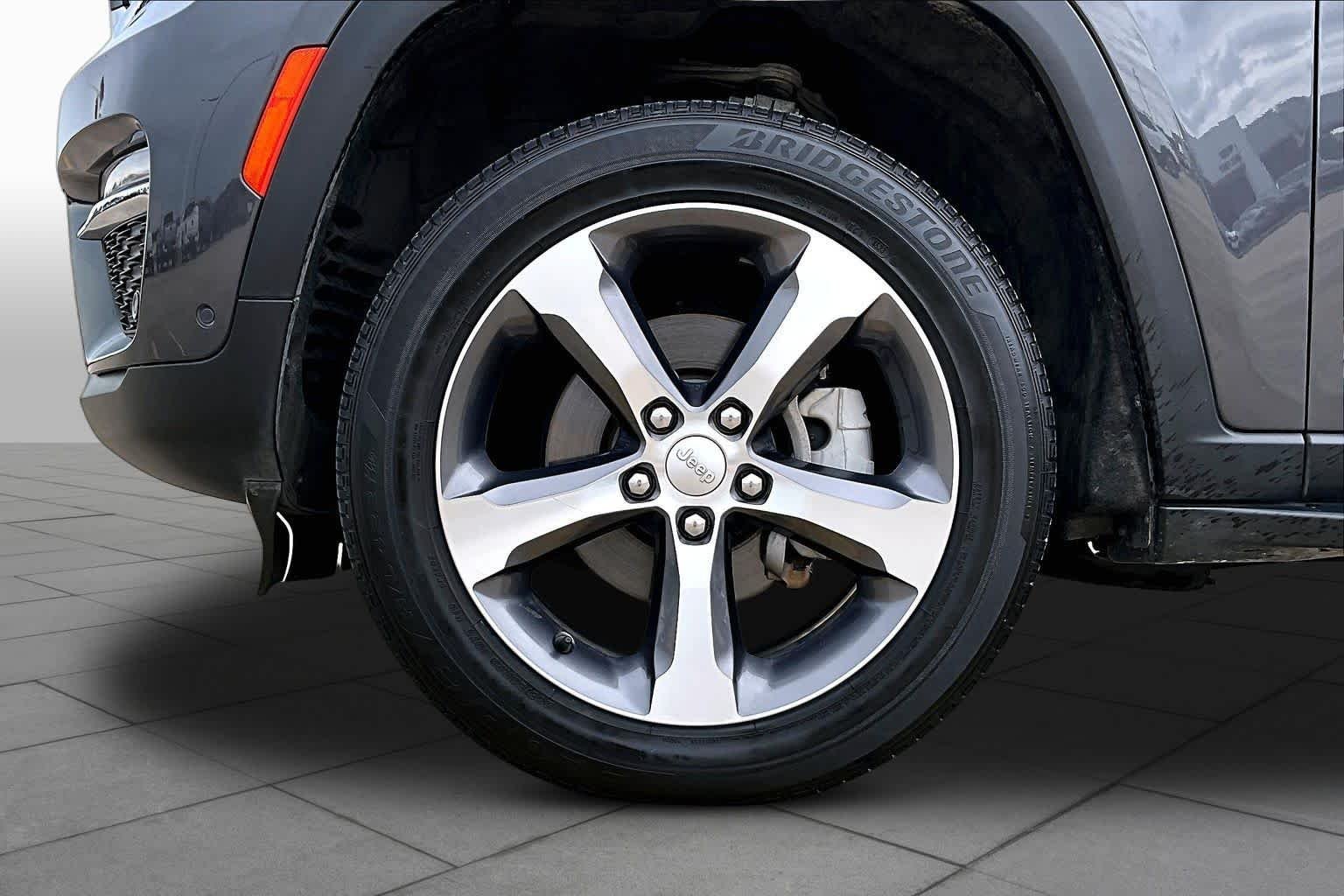 Used 2024 Baltic Gray Metallic Clearcoat Jeep Limited image 13