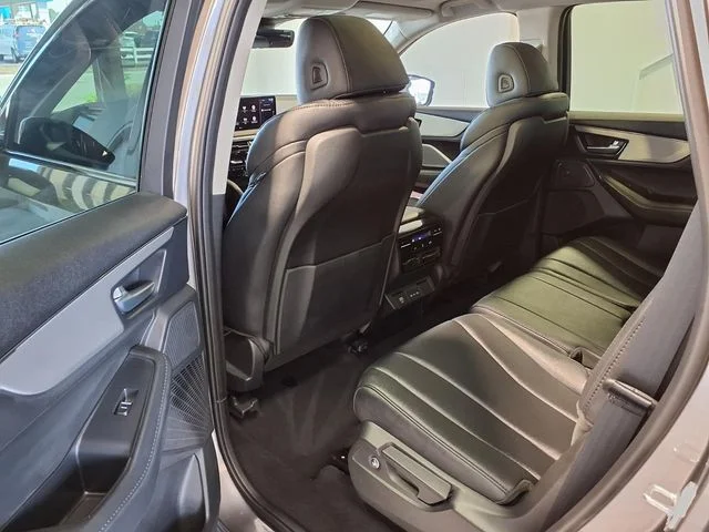 Used 2025 Liquid Carbon Metallic Acura Base image 17