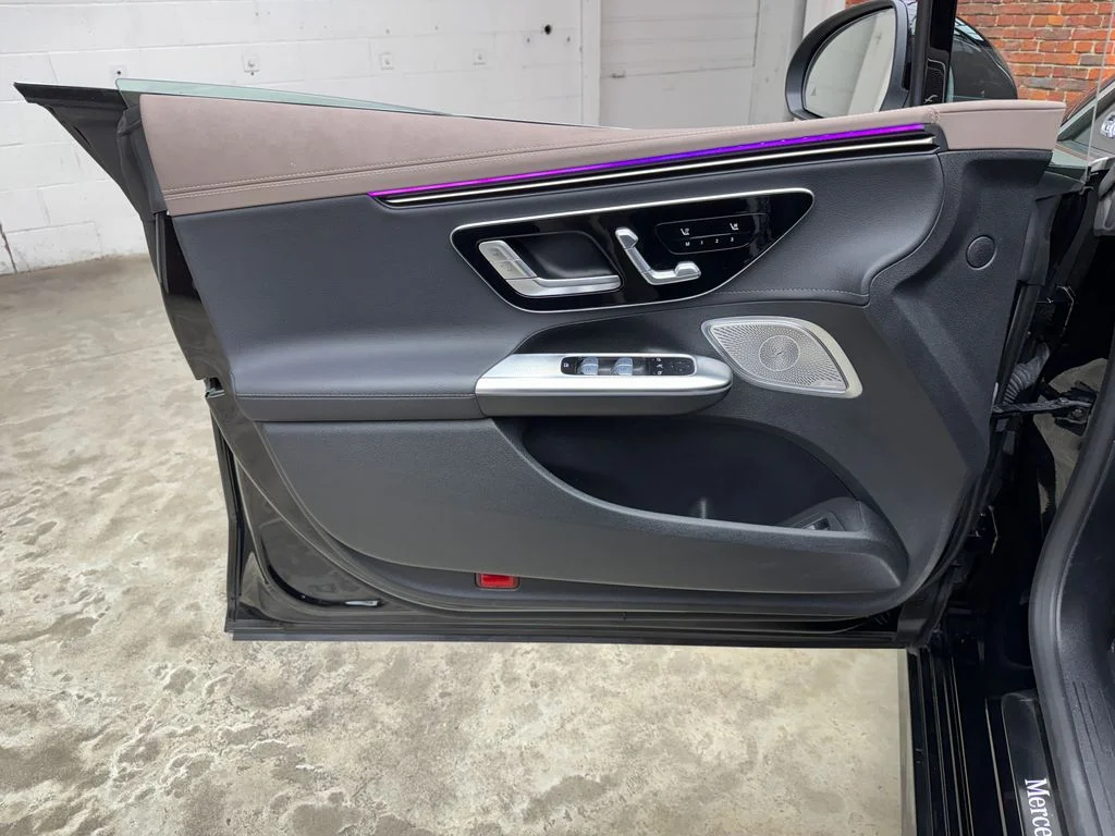 Used 2023 Black Mercedes-Benz 500 Sedan image 9