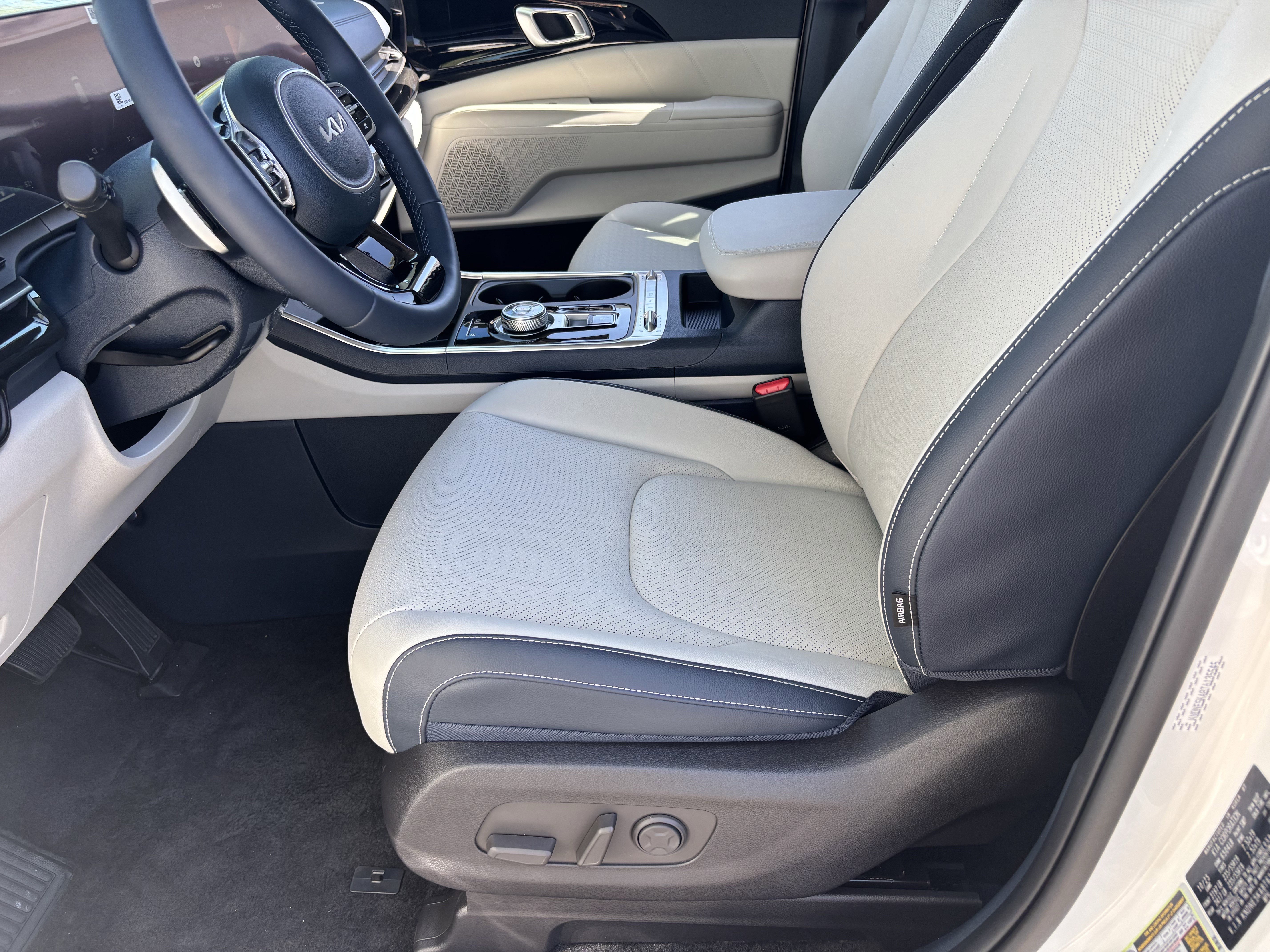 New 2026 Snow White Pearl Kia SX Prestige image 18