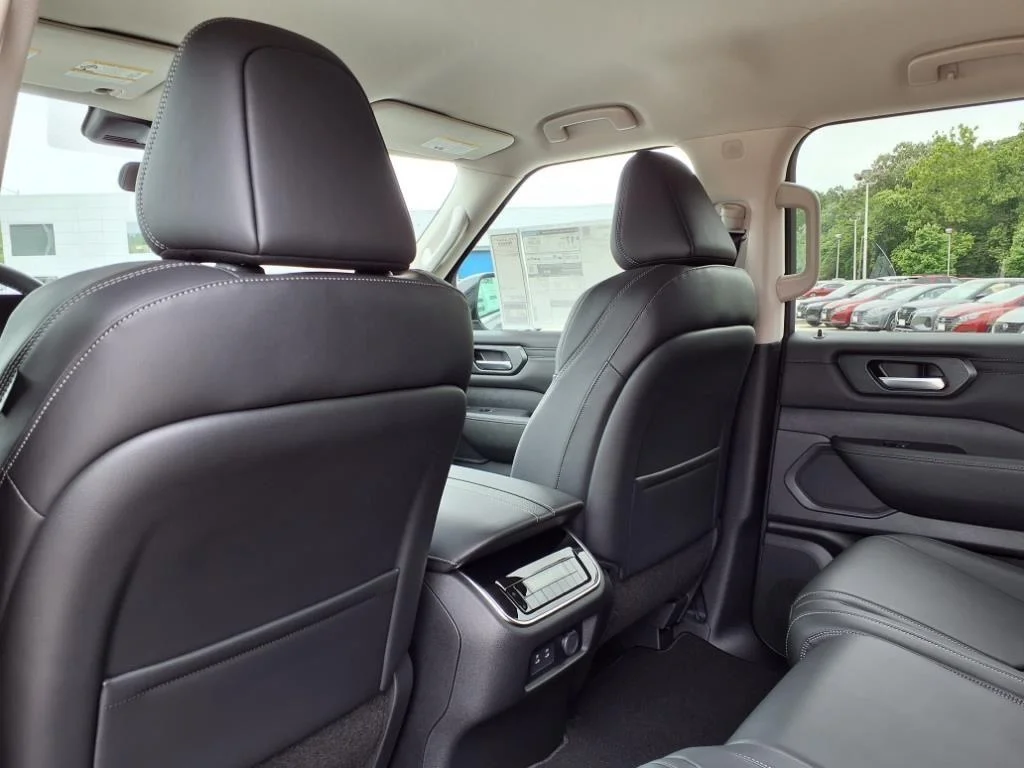 2025 Nissan Armada SV - Photo 18